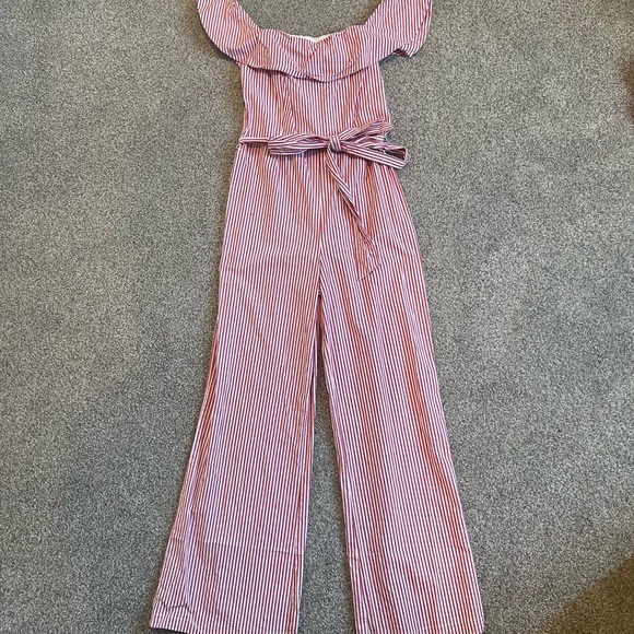 The cutest pinstripe jumpsuit - Picture 2 of 6